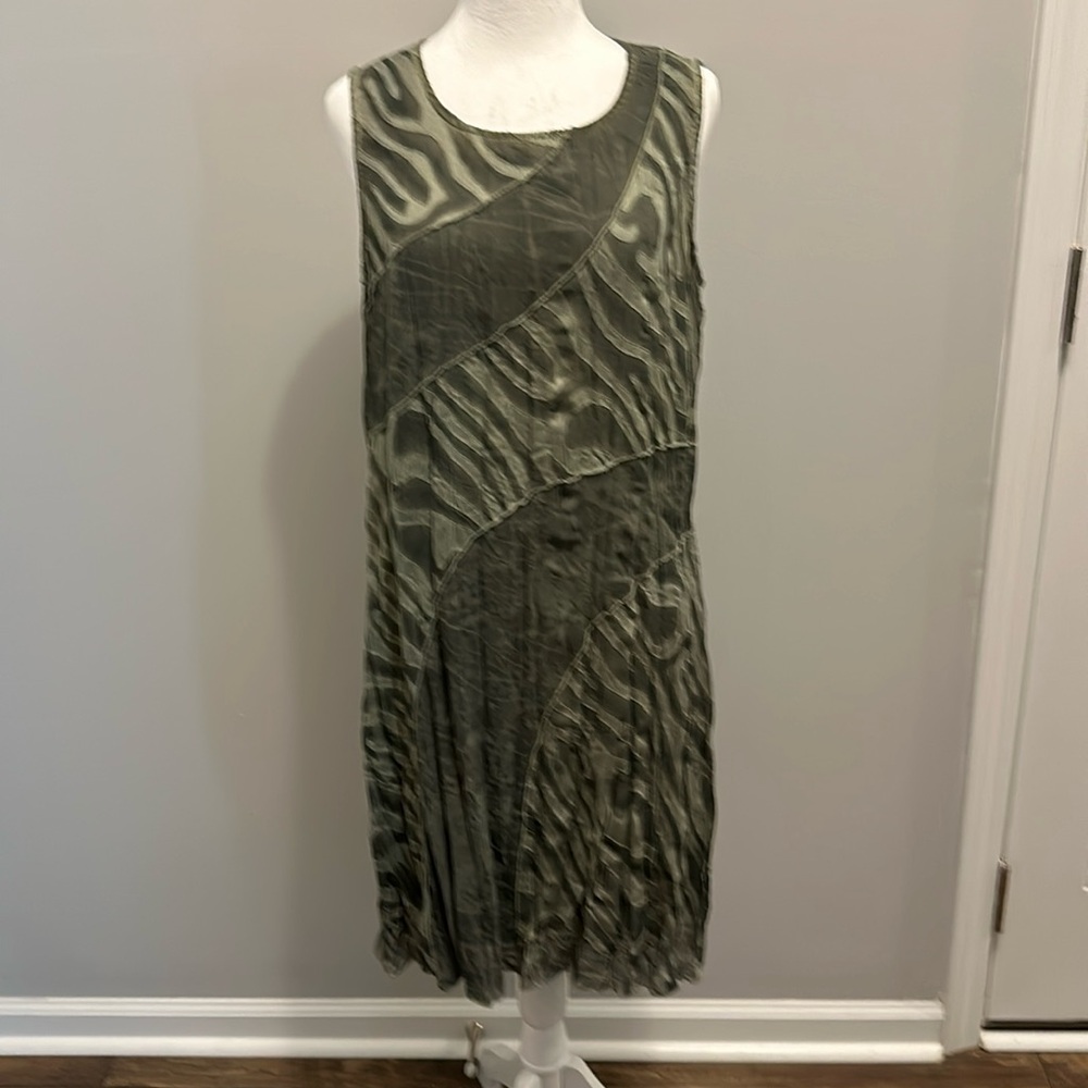 Chico’s scoop neck sleeveless summer dress (size 1). Olive green. NWT